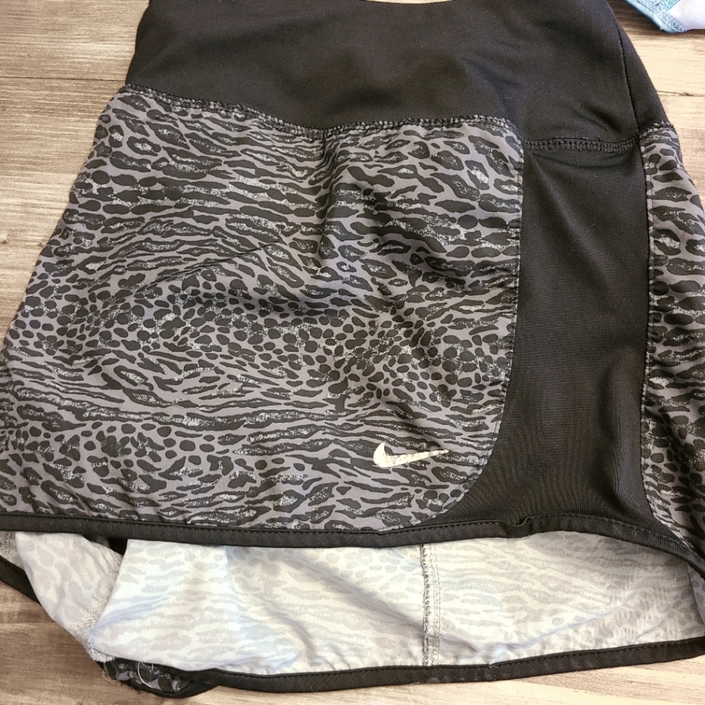 Nike running shorts XL